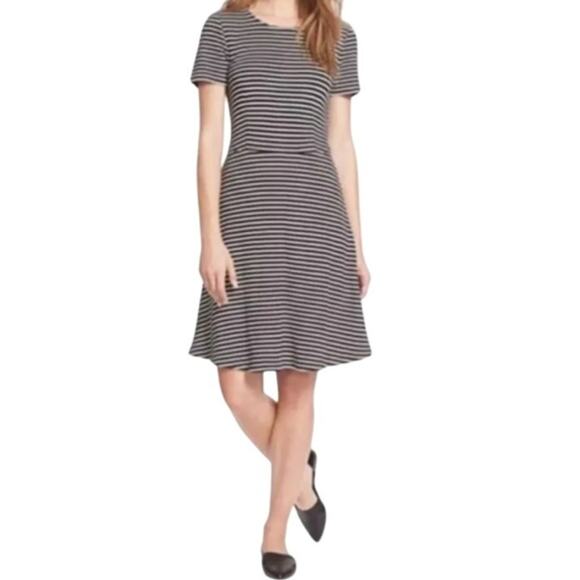MADEWELL Gallerist Anywhere Black White Stripe Short Sleeve Fit Flare Dress-Sz M - Picture 1 of 8
